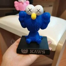 1PC卡通KAWS Coss手办网红公仔汽车摆件创意个性车内装饰用品摇头Coss挂饰酷炫车内饰品送朋友精美礼物 - 藍色 - 查看 3