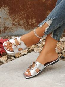 Sandálias femininas de salto baixo com fivela de metal de cor sólida, decoração vazada, bico quadrado, salto baixo, estilo minimalista de moda casual, chinelos versáteis para uso diário, sapatos de praia prateados para o verão - Prata - Ver 1
