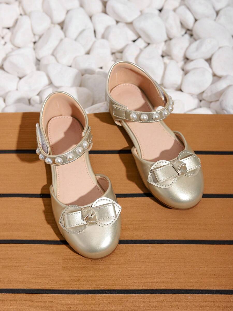 1 双时尚女孩珍珠蝴蝶结平底便鞋，春夏