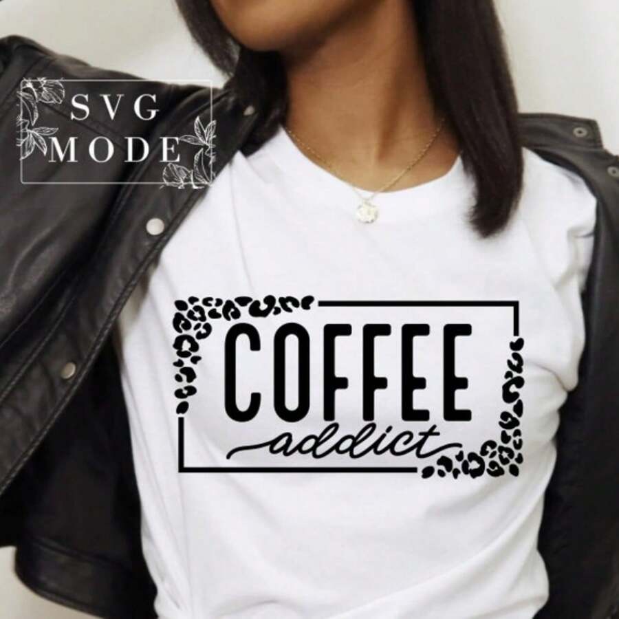 Coffee Addict SVG PNG PDF, Coffee Svg, Iced Coffee Addict Svg, Coffee Lover Svg, Coffee Helps Svg, Svg, Funny Coffee Svg, Mom Life - 白色 - 查看 1