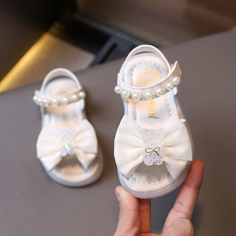 1 双婴儿熊装饰 PU 皮革凉鞋,软底幼儿女童露趾可爱蝴蝶结平底凉鞋,适合夏季 - 米色 - 查看 1