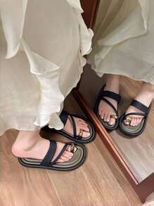 Women's Flat Sandals, New Fashionable Simple Design Ladies Sandals, Super Lightweight Comfortable Casual Holiday Travel Sandals, Personalized Soft Bottom Non-Slip Thong Plastic Slippers, Indoor Outdoor Lightweight Silent Plastic Slides, Ladies Slippers - Black - View 5