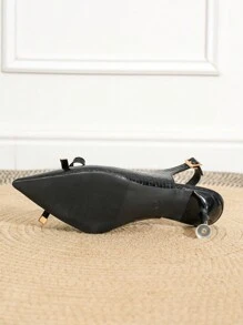 Zapatos de tacón alto de moda y versátiles con estampado de cuadros negros, lazo decorativo con relieve, correa ajustable y tacón de stiletto pintado