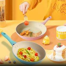 5.5 英寸迷你不粘煎锅 - 粉色和蓝色，耐热硅胶手柄，易于清洁，适合烹饪，兼容燃气灶 - 必备厨房用具 - 彩色 - 查看 2