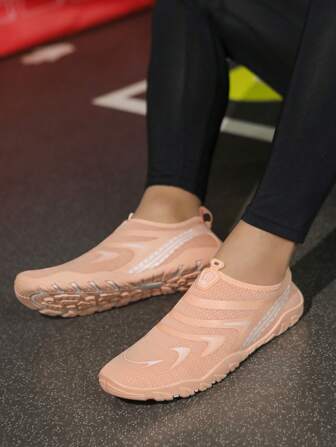 1 双户外男士涉水鞋，沙滩水鞋，透气网眼鞋面，适合游泳、浮潜、冲浪、沙滩活动，橡胶防滑鞋底，适合海滩派对