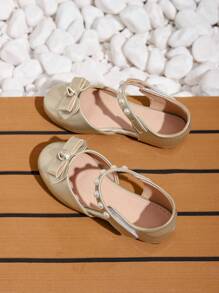 1 双时尚女孩珍珠蝴蝶结平底便鞋，春夏