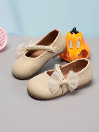 1 双女童珍珠蝴蝶结装饰软底防滑平底鞋，适合日常穿着、派对和宴会、春秋季