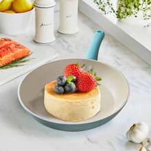 5.5 英寸迷你不粘煎锅 - 粉色和蓝色，耐热硅胶手柄，易于清洁，适合烹饪，兼容燃气灶 - 必备厨房用具 - 彩色 - 查看 8