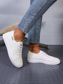 أحذية رياضية بيضاء مقاس كبير للنساء، أحذية كاجوال منخفضة الرقبة، رياضية بنمط رباط للطالبات وغيرهن، متعددة الاستخدامات ومريحة (يرجى طلب مقاس أكبر بمقاس واحد نظرًا لأن الأحذية تكون صغيرة )' - أبيض - مشاهدة 6