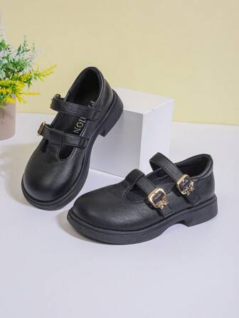 1 双简单颜色蝴蝶扣钩环平底鞋，适合女孩，适合表演