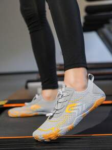 Chaussures de sport d'intérieur unisexes, chaussures à semelle souple pour la conduite, chaussures de couple pour la plage, chaussures de sport mode pour hommes, chaussures de plongée pour hommes, chaussures aquatiques, modèles mode transfrontaliers, chaussures de plage pour hommes, chaussures de fitness outdoor à cinq doigts perméables à l'eau pour la pêche, la baignade et la course sur la plage