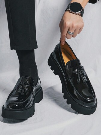 Herrskor med tofsdekor, loafers, glansig lätt sula, bekväma