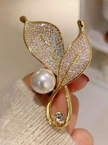 1pc Elegant Pearl Leaf Design Brooch, High-End Decoration For Coat, Dress, Jacket, Gift For Wife, Friend, Special Occasions Dress Accessories Pin For Clothes Bag Charm School Office Accessories Shirts Jewelry Christmas Halloween Clothes Pin Funny Cute Teacher Gifts