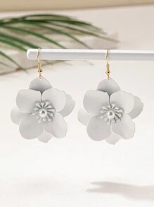 1 par de pendientes florales delicados con diseño de pétalos multicapa, centro de perla artificial, adecuados para uso diario de mujeres o como regalo para el amor