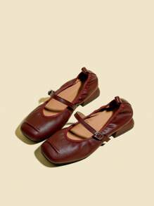 女士勃艮第红色粗跟方头芭蕾平底鞋，一脚蹬奶奶鞋，带绑带和搭扣，简约乐福鞋