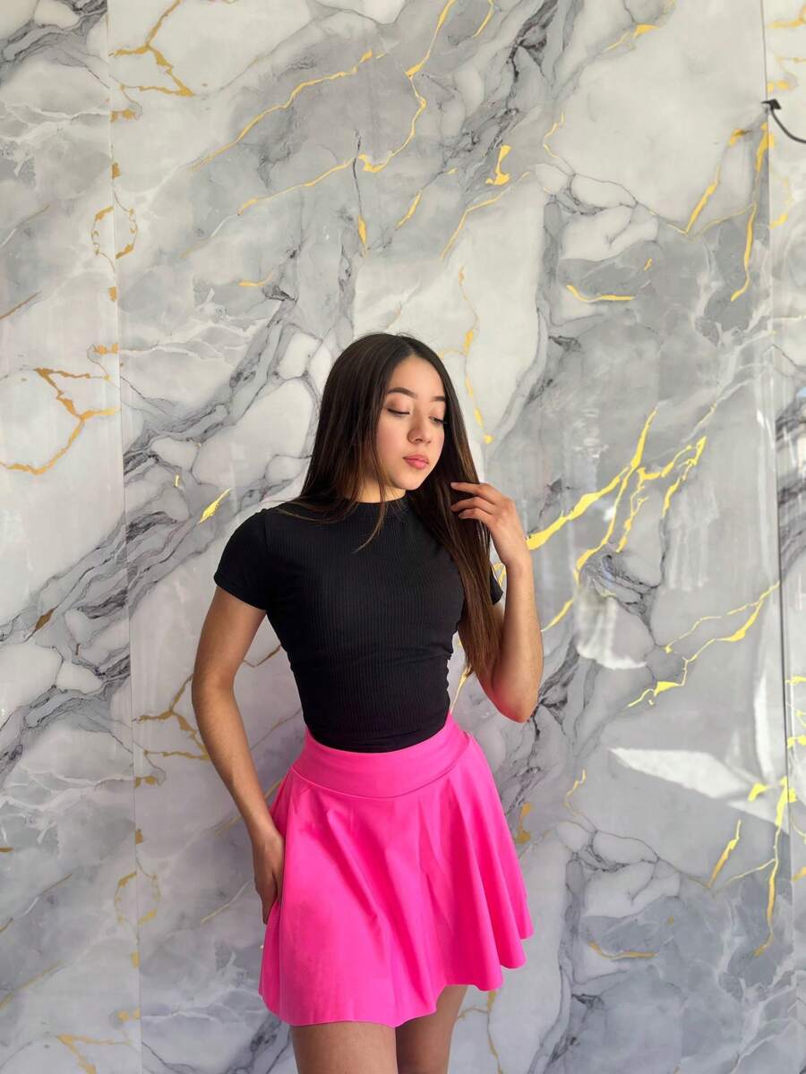 SHORT FALDA DE MUJER DEPORTIVA O CASUAL, 2 EN 1, LIGERA  CON BANDA DE CINTURA ANCHA - Rosa Fucsia - Ver 1