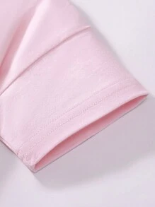 Set de 2 piezas de ropa de verano para niñas: Camiseta de manga corta rosa con estampado de conejo que dice "Cherish Friendship" y shorts tipo cargo a juego con estampado floral - Ropa suave para niñas jóvenes
