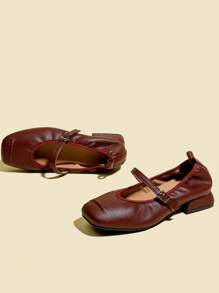 女士勃艮第红色粗跟方头芭蕾平底鞋，一脚蹬奶奶鞋，带绑带和搭扣，简约乐福鞋