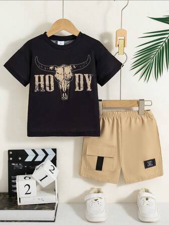 2 件套男童休闲套装 - 字母印花短袖 T 恤和口袋设计短裤，夏季