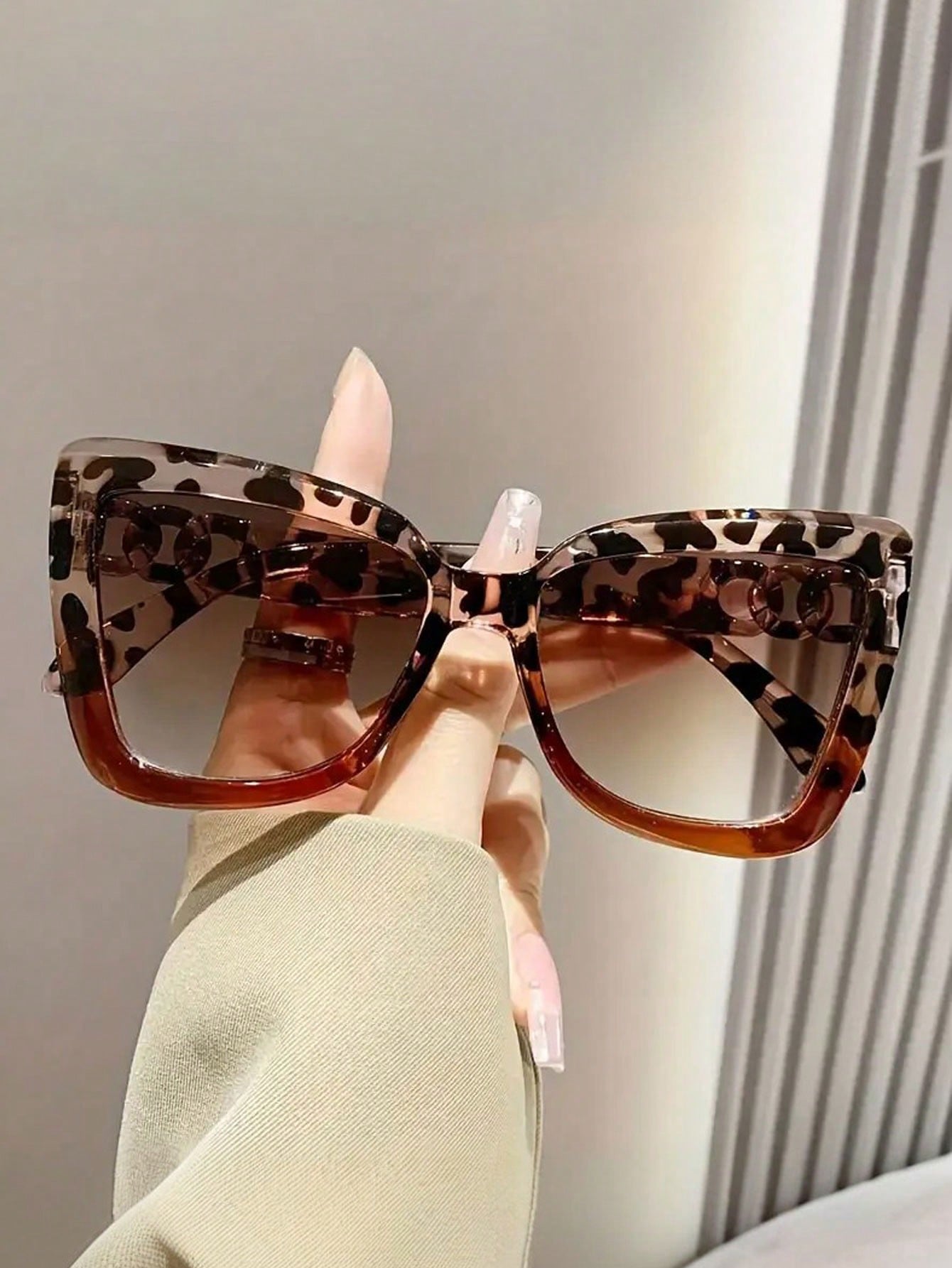 Cat eye glasses