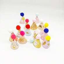 15 件迷你生日帽、蛋糕装饰卡通可爱帽插生日礼物复活节礼物随机颜色节日庆祝和家庭聚会露营生日派对茶会婚礼生日礼物情人节家庭办公室派对精湛工艺时尚搭配圣帕特里克节复活节情人节装饰房屋卧室装饰 - 彩色 - 查看 15