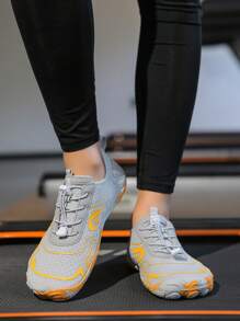 Chaussures de sport d'intérieur unisexes, chaussures à semelle souple pour la conduite, chaussures de couple pour la plage, chaussures de sport mode pour hommes, chaussures de plongée pour hommes, chaussures aquatiques, modèles mode transfrontaliers, chaussures de plage pour hommes, chaussures de fitness outdoor à cinq doigts perméables à l'eau pour la pêche, la baignade et la course sur la plage