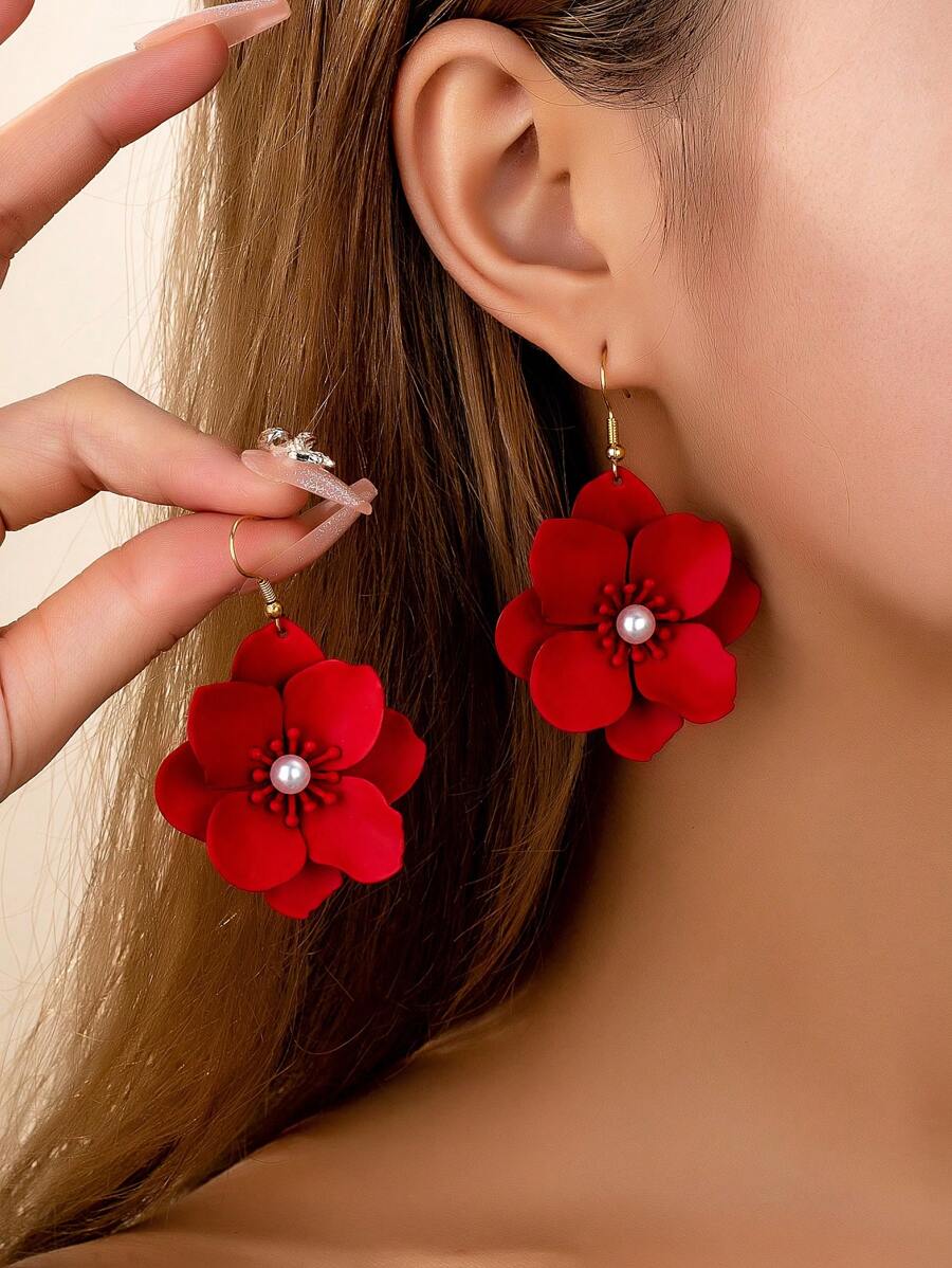1 par de pendientes florales delicados con diseño de pétalos multicapa, centro de perla artificial, adecuados para uso diario de mujeres o como regalo para el amor