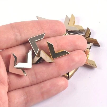 20 piezas / 30 piezas Protectores de esquina de lámina de hierro de colores aleatorios, Protectores de esquina de libro anti-colisión, Protector de esquina de cuaderno, Accesorios adecuados para esquinas de libros de hasta 0.3 de grosor, Vuelta al colegio, Útiles escolares