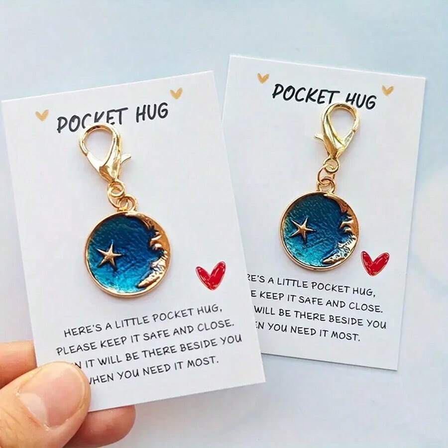 Móc khóa hình trăng lưỡi liềm và ngôi sao nhỏ xinh xắn kèm thiệp "Pocket Hug" - Lý tưởng cho sinh nhật, đám cưới, lễ tình nhân, lễ Phục sinh, ngày của mẹ và ngày của cha | Quà tặng lưu niệm móc khóa dễ thương - Nhiều màu - Xem 1