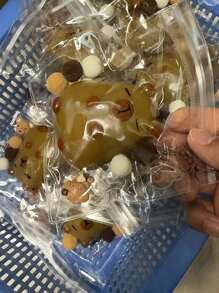 1 Stück zufälliger Stil TPR süßes Flusspferd weiches Quetschspielzeug, Weihnachtsgeschenke, Neujahrsgeschenke, Lustiges Spielzeug mit Acryl-Aufhänger, zufällige Farbe und Stil (zufällige äußere Verpackung)