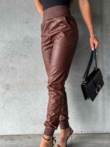 Eleganckie plisowane brązowe skórzane obcisłe spodnie damskie