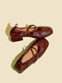 女士勃艮第红色粗跟方头芭蕾平底鞋，一脚蹬奶奶鞋，带绑带和搭扣，简约乐福鞋