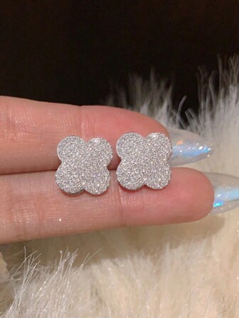 Esberry 1 par de aretes de trébol de cuatro hojas de lujo de plata esterlina 925, sencillos y elegantes para uso diario, joyas finas para mujer, regalos de cumpleaños para novia, artículos esenciales para citas