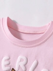 Set de 2 piezas de ropa de verano para niñas: Camiseta de manga corta rosa con estampado de conejo que dice "Cherish Friendship" y shorts tipo cargo a juego con estampado floral - Ropa suave para niñas jóvenes