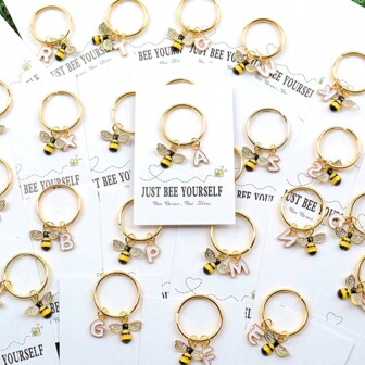 [Kreativt bihänge väsktillbehör] 1 st ny 26 engelska bokstäver nyckelring metall tecknad bihänge nyckelring kreativ bokstav nyckelringstillbehör hänge väsktillbehör hänge bilnyckelring hänge semester män och kvinnor samma stil par nyckelring biltillbehör väskberlock ryggsäck för skolan halloween tillbehör lärare dag julklappsidéer väskberlocker biltillbehör vän syster