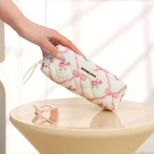 1 件可爱蝴蝶结绗缝化妆包，时尚便携女士拉链化妆包，多功能旅行化妆品收纳包，大容量、可爱设计化妆包，适合旅行、日常使用、居家、美容收纳