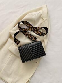 Women's Fashionable Wide Strap Acrylic Chain Small Square Crossbody Bag, Minimalist Design, Versatile For Work & Daily Use - Black - View 10