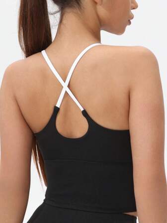 เสื้อกล้ามยึดกลีบอก กีฬาสตรี, เสื้อกล้ามโยคะยืดหยุ่นสีบล็อกสี