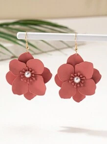 1 par de pendientes florales delicados con diseño de pétalos multicapa, centro de perla artificial, adecuados para uso diario de mujeres o como regalo para el amor
