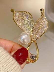 1pc Elegant Pearl Leaf Design Brooch, High-End Decoration For Coat, Dress, Jacket, Gift For Wife, Friend, Special Occasions Dress Accessories Pin For Clothes Bag Charm School Office Accessories Shirts Jewelry Christmas Halloween Clothes Pin Funny Cute Teacher Gifts
