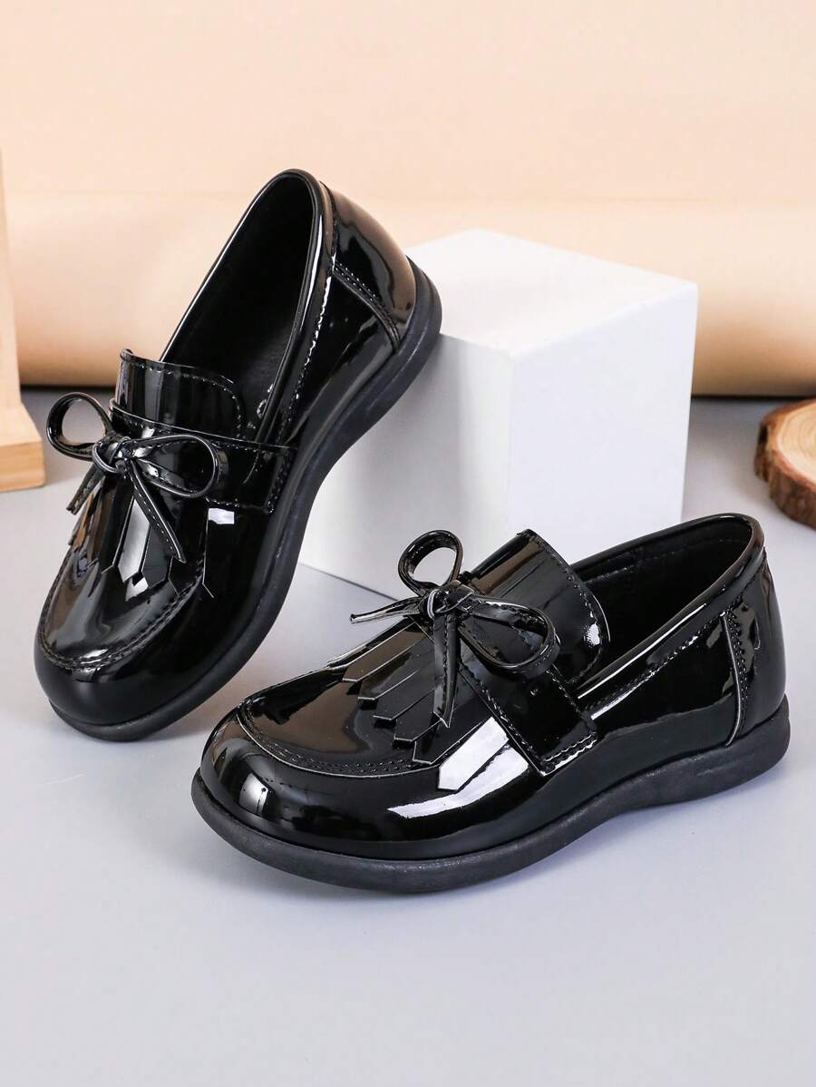 1 Pair Kid's Simple British Style Fringe Bow Flat Shoes, Suitable For Spring/Summer - Black - View 1