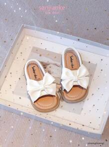 Nuevas sandalias planas para niñas con diseño minimalista de lazo, suela blanda antideslizante, para niños pequeños y bebés. Versátiles para uso casual diario en verano