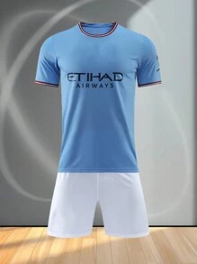 Conjunto personalizable de camiseta y pantalones cortos de fútbol para hombres inspirado en el Manchester City 2022-2023, con diseño de estilo local. Logotipo, número y contenido de texto personalizables