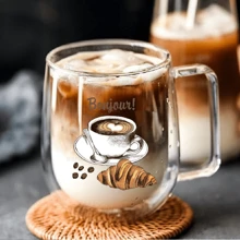 Taza de café de vidrio de doble pared de 12 onzas con asa, fabricada en vidrio borosilicato de alta calidad, aislada para bebidas calientes y frías, reutilizable y adecuada para café con hielo, té y leche, diseño elegante para el hogar y accesorio de cafetería, ideal para volver al colegio