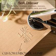 1 Stück personalisierter Initialen Buchprägerstempel, personalisierter Bibliotheksstempel, Scrapbooking Prägegerät, personalisierter Umschlagprägerstempel, Handprägegerät, Initialen Prägerstempel, Datumsprägerstempel, Hochzeits-Prägungsstempel, Papier-Prägungsstempel, für Geschäft/Arbeit/Büro modern, vintage, Cartoon, Kawaii, personalisiert, Mitarbeiter, Kunden, Studenten, für Geschäft/Arbeit/Schulanfang, für Universität, saisonale Auswahl, Büro & individualisierte Stempel