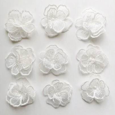 10 件金色和白色小花朵花瓣新娘礼服缝制补丁，服装装饰