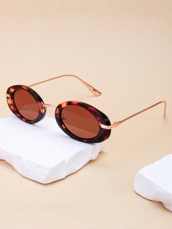 Nuevas gafas de moda con diseño ovalado y marco pequeño retro para mujeres, versátiles para uso al aire libre, uso diario, fiestas en la playa, estilo callejero, accesorios de playa para parejas. básicas para atuendos de mujer de otoño e invierno, regalos casuales de negocios. Estampado de leopardo para verano, playa, vacaciones, al aire libre, viajes