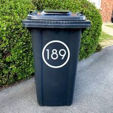 1 件定制反光垃圾桶编号 - 个性化不干胶标签，带有房屋和街道名称，PET 材料，图形印刷