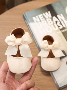 1 双可爱蝴蝶结公主风格女童初学走路鞋