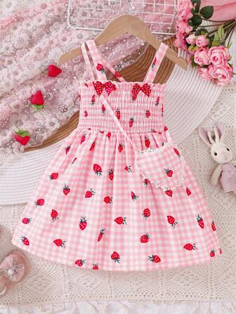 Young Girls' Spring/Summer Love Plaid Strawberry Print Ruffle Hem Bow Decor Cute Vacation Style Strap Dress With Matching Sling Bag